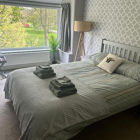 Lovely, Large Double Bedroom With Park View In Home Hazel Grove Eksteriør billede