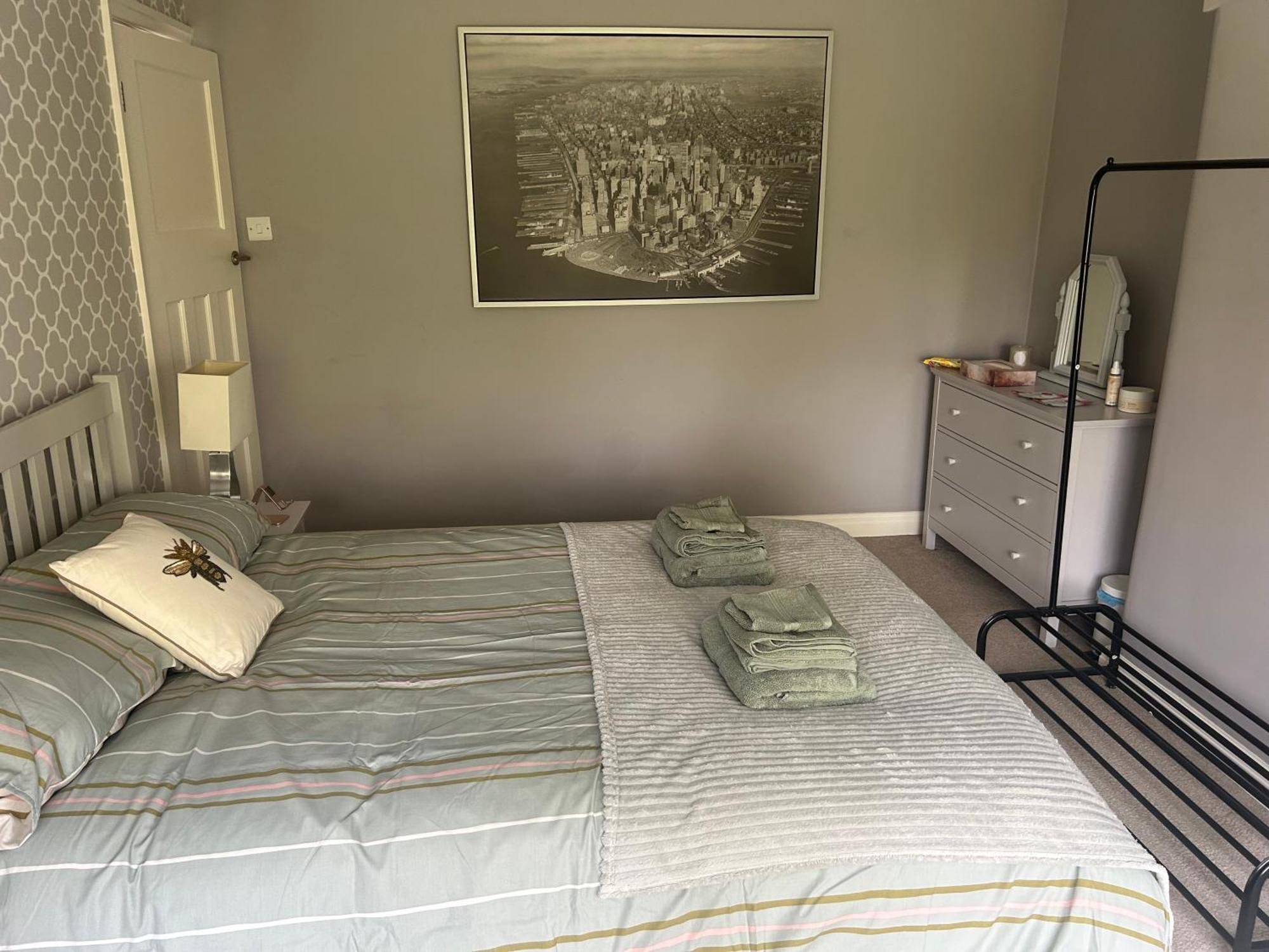 Lovely, Large Double Bedroom With Park View In Home Hazel Grove Eksteriør billede
