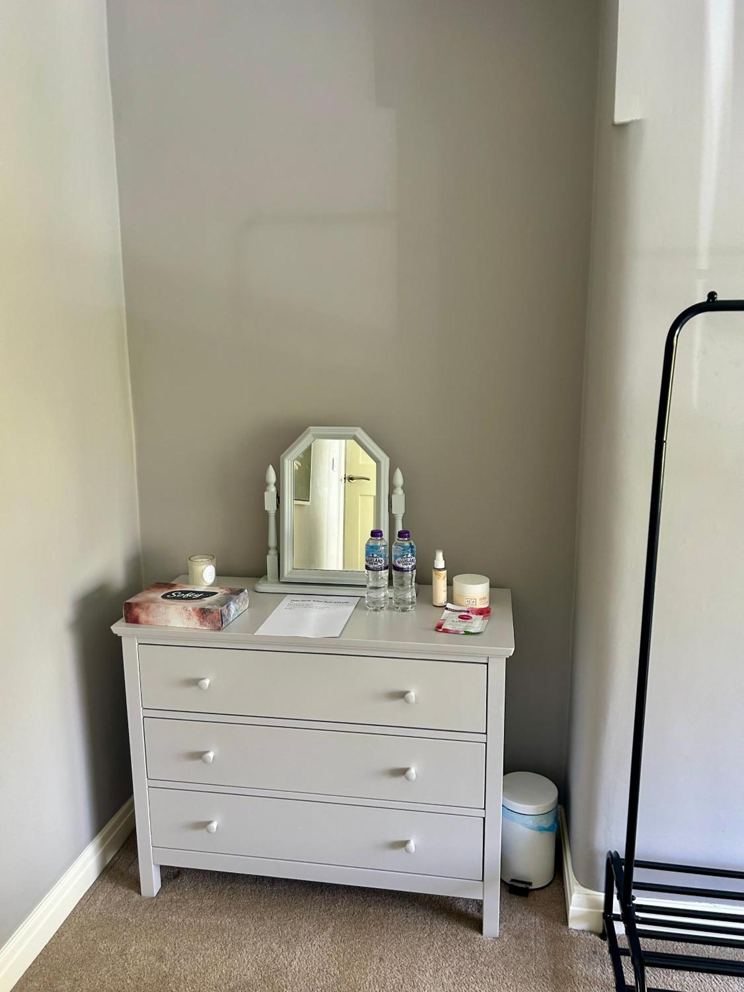 Lovely, Large Double Bedroom With Park View In Home Hazel Grove Eksteriør billede