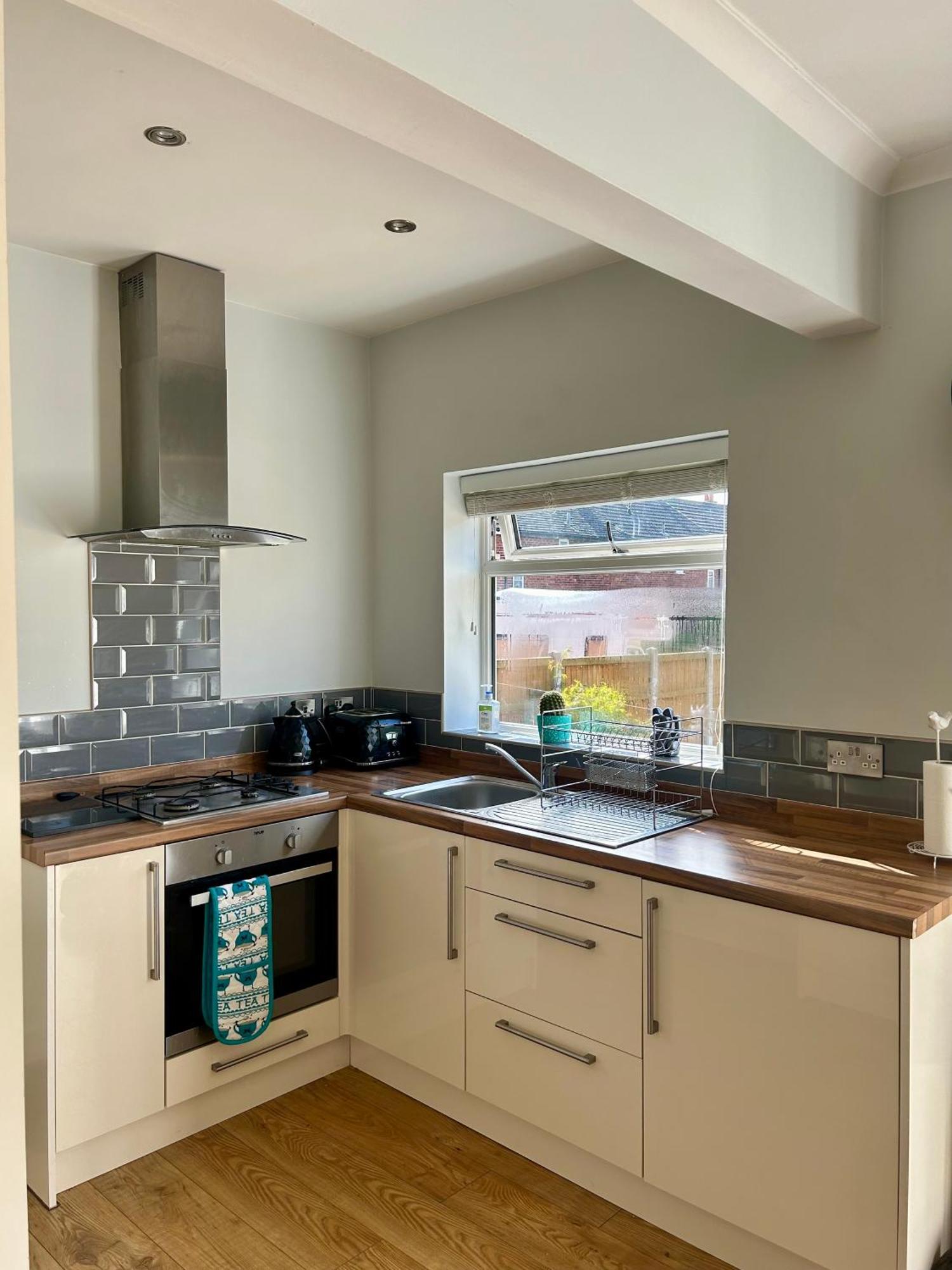 Lovely, Large Double Bedroom With Park View In Home Hazel Grove Eksteriør billede