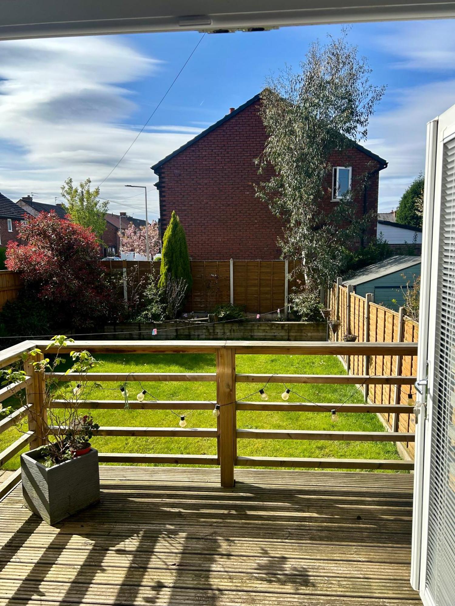 Lovely, Large Double Bedroom With Park View In Home Hazel Grove Eksteriør billede
